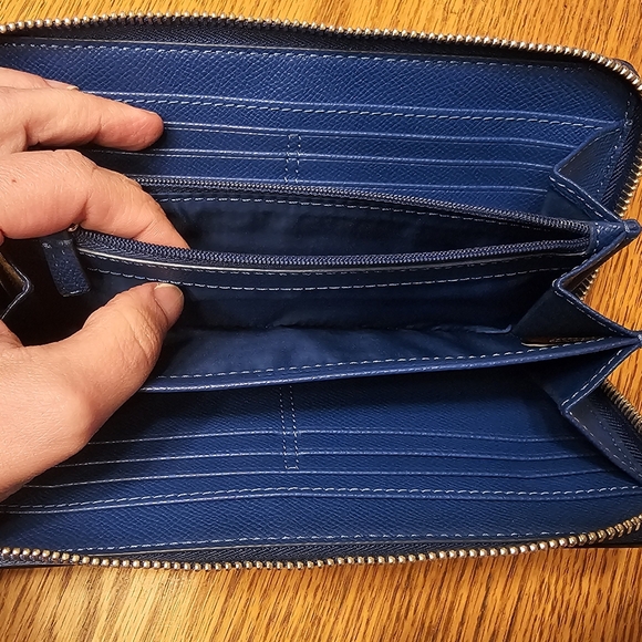 Coach EUC Badlands Blue and White Floral Crossbody Set With Matching Wallet - Picture 11 of 16